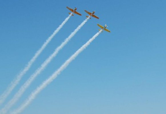 Show aviatic pe Aerodromul de la Tuzla